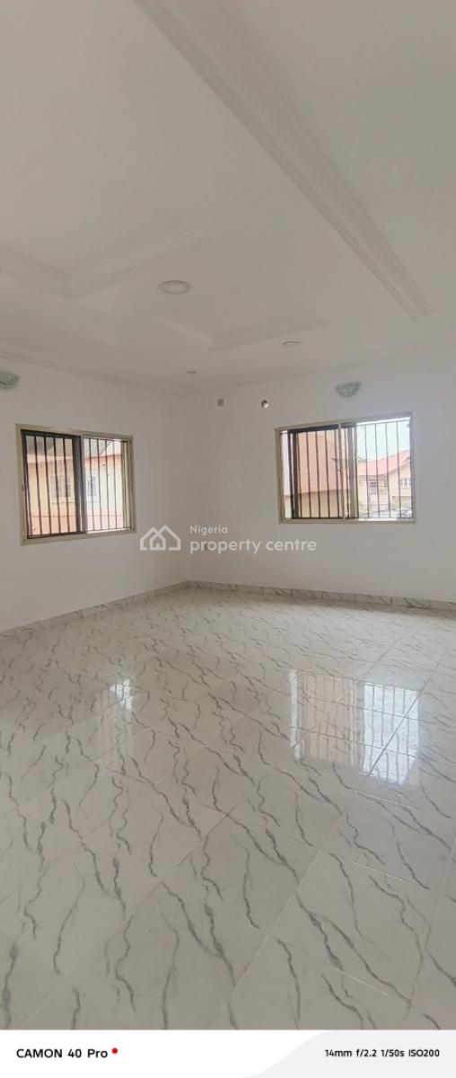 Sharp and Service 2 Bedroom Flat Upstairs, Off Adebayo Doherty Street, Lekki Phase 1, Lekki, Lagos, Flat / Apartment for Rent