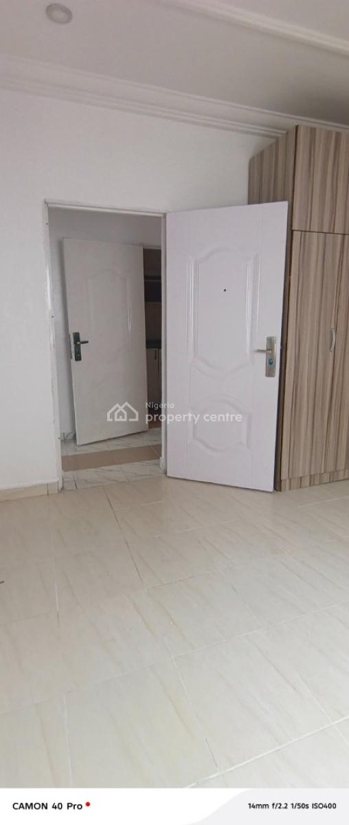 Sharp and Service 2 Bedroom Flat Upstairs, Off Adebayo Doherty Street, Lekki Phase 1, Lekki, Lagos, Flat / Apartment for Rent