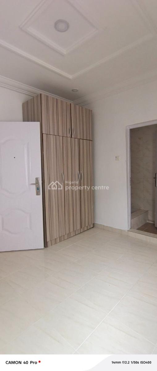 Sharp and Service 2 Bedroom Flat Upstairs, Off Adebayo Doherty Street, Lekki Phase 1, Lekki, Lagos, Flat / Apartment for Rent