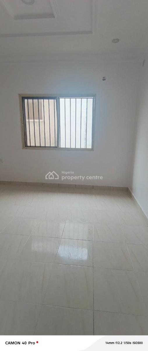 Sharp and Service 2 Bedroom Flat Upstairs, Off Adebayo Doherty Street, Lekki Phase 1, Lekki, Lagos, Flat / Apartment for Rent