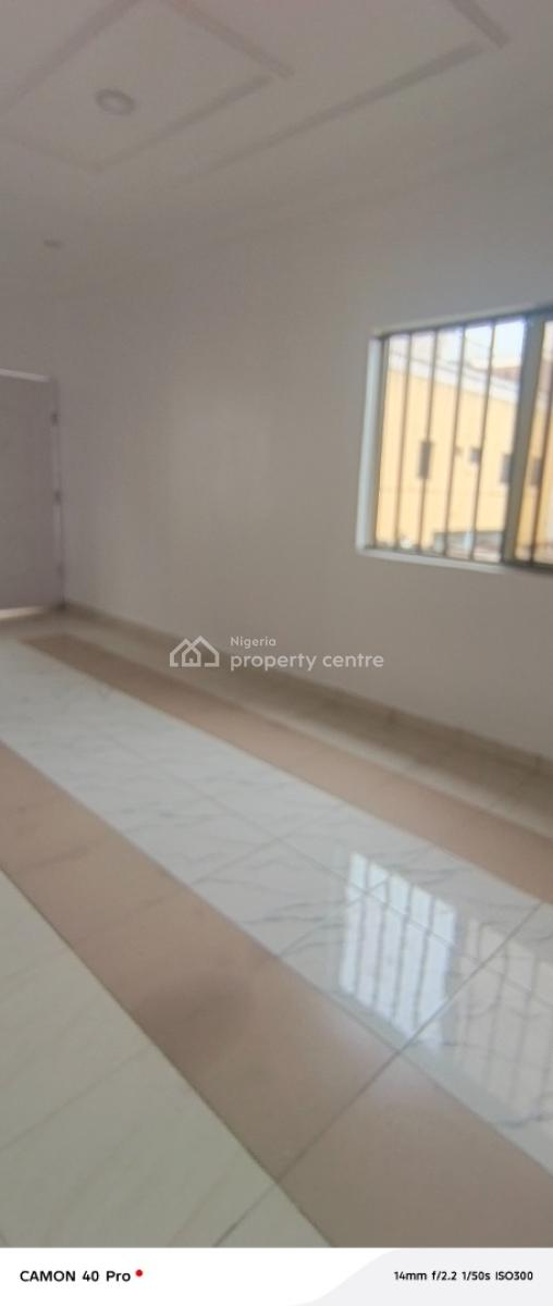 Sharp and Service 2 Bedroom Flat Upstairs, Off Adebayo Doherty Street, Lekki Phase 1, Lekki, Lagos, Flat / Apartment for Rent
