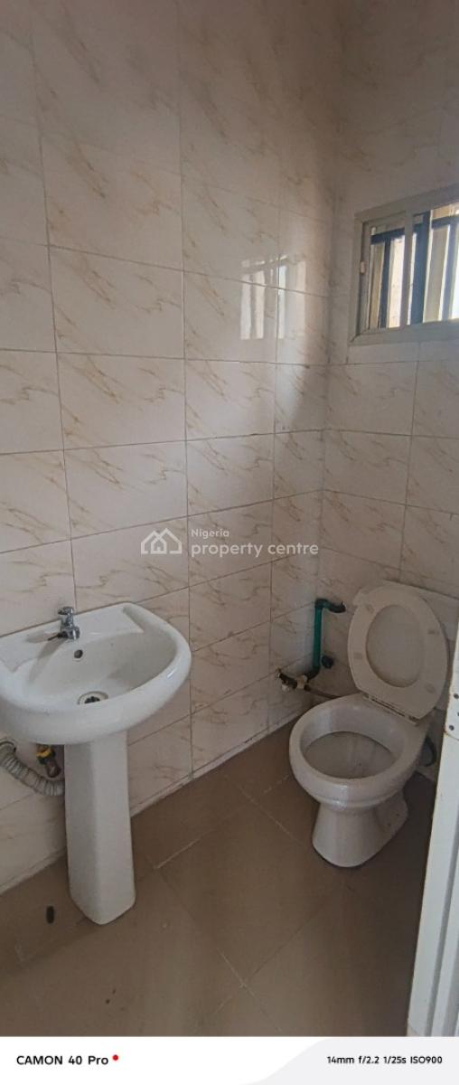 Sharp and Service 2 Bedroom Flat Upstairs, Off Adebayo Doherty Street, Lekki Phase 1, Lekki, Lagos, Flat / Apartment for Rent