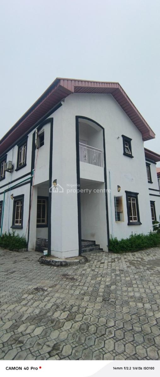 Service 2 Bedroom Flat Upstairs in Phase 1, Ayinde Akinmade Street Off Admiralty Way, Lekki Phase 1, Lekki, Lagos, Flat / Apartment for Rent