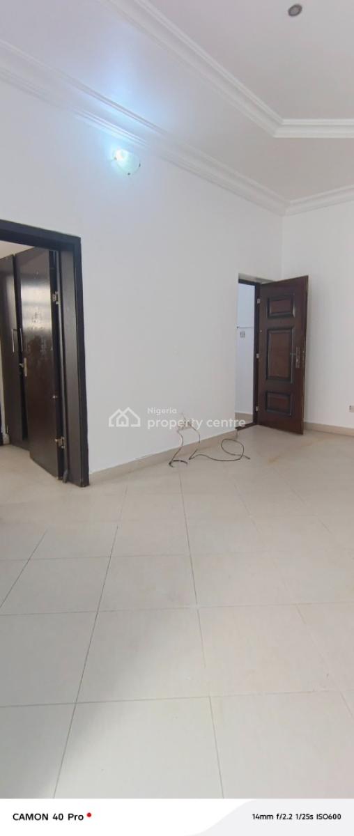 Service 2 Bedroom Flat Upstairs in Phase 1, Ayinde Akinmade Street Off Admiralty Way, Lekki Phase 1, Lekki, Lagos, Flat / Apartment for Rent