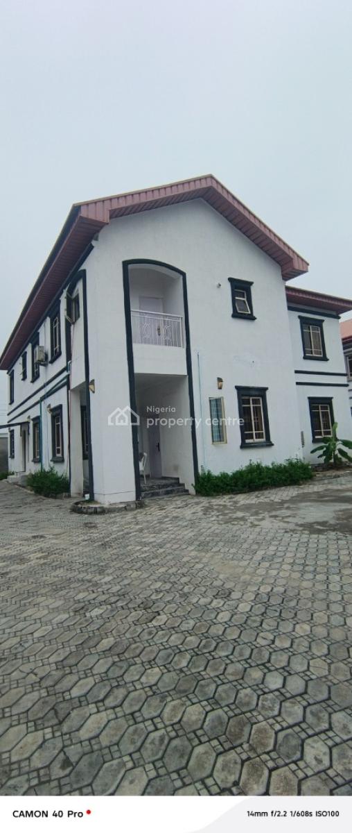 Service 2 Bedroom Flat Upstairs in Phase 1, Ayinde Akinmade Street Off Admiralty Way, Lekki Phase 1, Lekki, Lagos, Flat / Apartment for Rent
