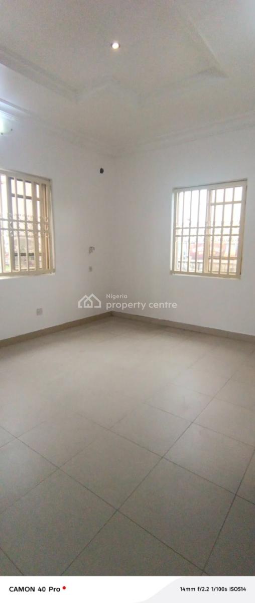 Service 2 Bedroom Flat Upstairs in Phase 1, Ayinde Akinmade Street Off Admiralty Way, Lekki Phase 1, Lekki, Lagos, Flat / Apartment for Rent
