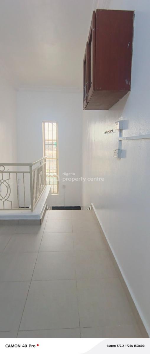 Service 2 Bedroom Flat Upstairs in Phase 1, Ayinde Akinmade Street Off Admiralty Way, Lekki Phase 1, Lekki, Lagos, Flat / Apartment for Rent