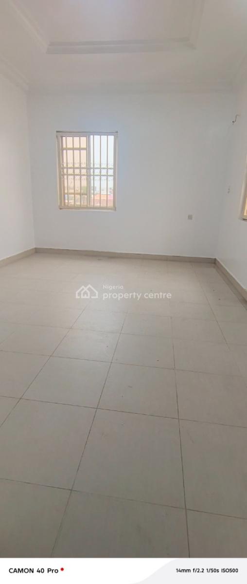 Service 2 Bedroom Flat Upstairs in Phase 1, Ayinde Akinmade Street Off Admiralty Way, Lekki Phase 1, Lekki, Lagos, Flat / Apartment for Rent