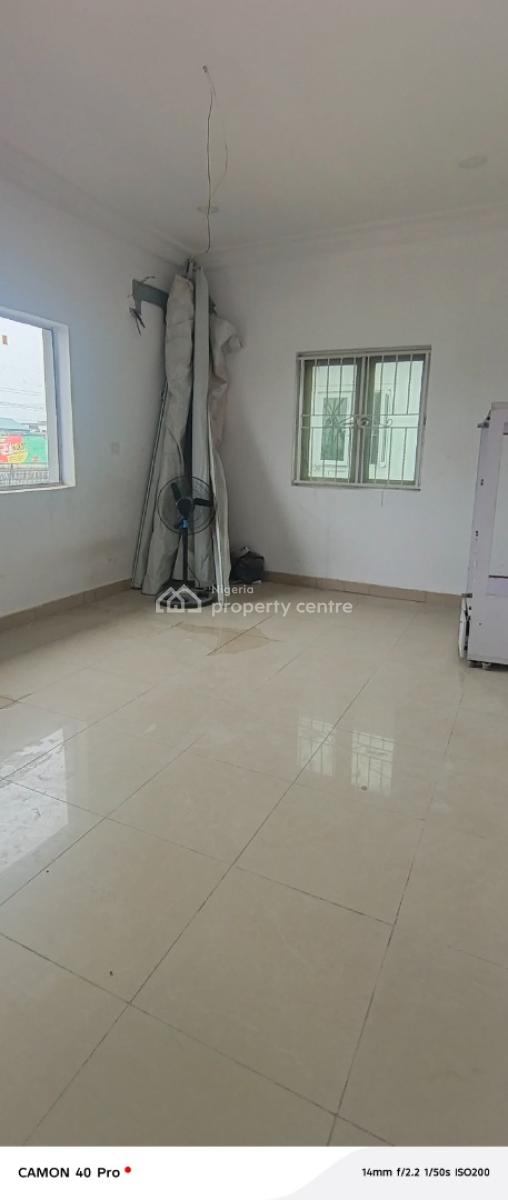 Fully Service 2bed with 24hrs Light in Phase 1, Off Emma Abimbola Street, Lekki Phase 1, Lekki, Lagos, Flat / Apartment for Rent