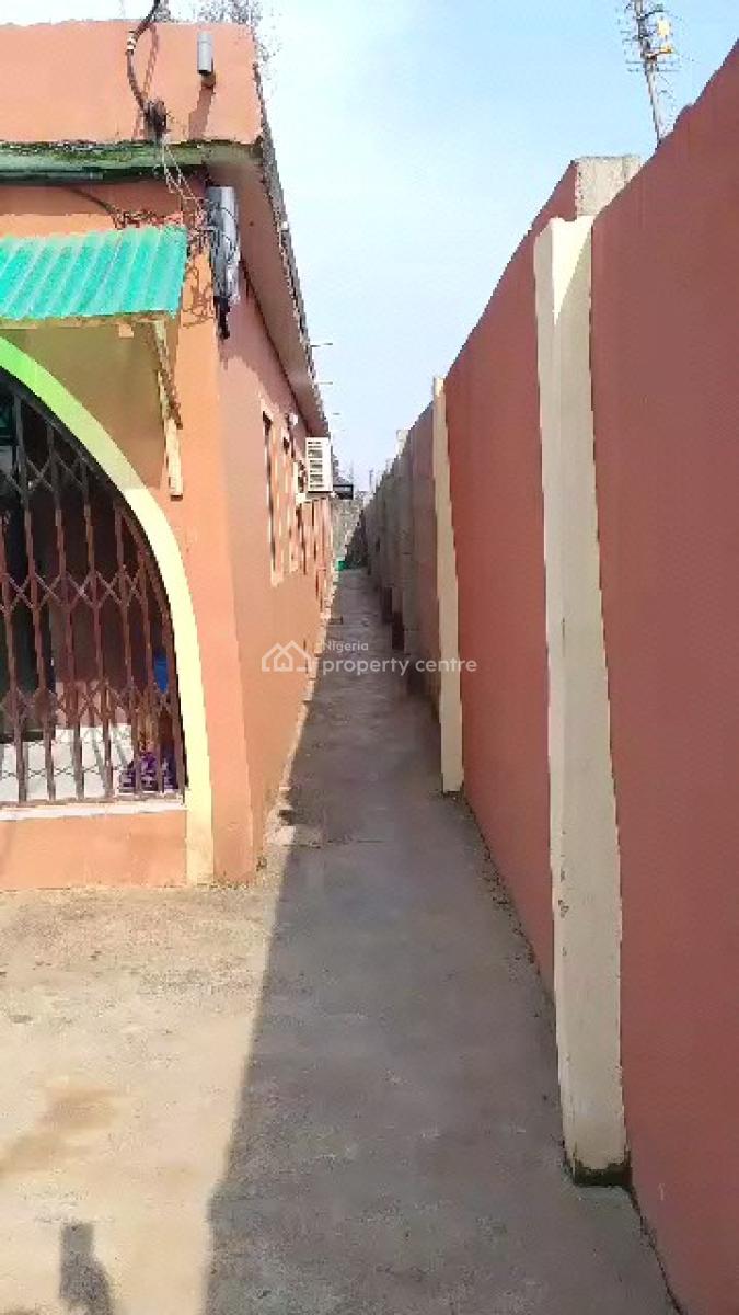 Income-generating 5 Bedroom Bungalow, Abaranje, Okerube, Ikotun, Lagos, Detached Bungalow for Sale