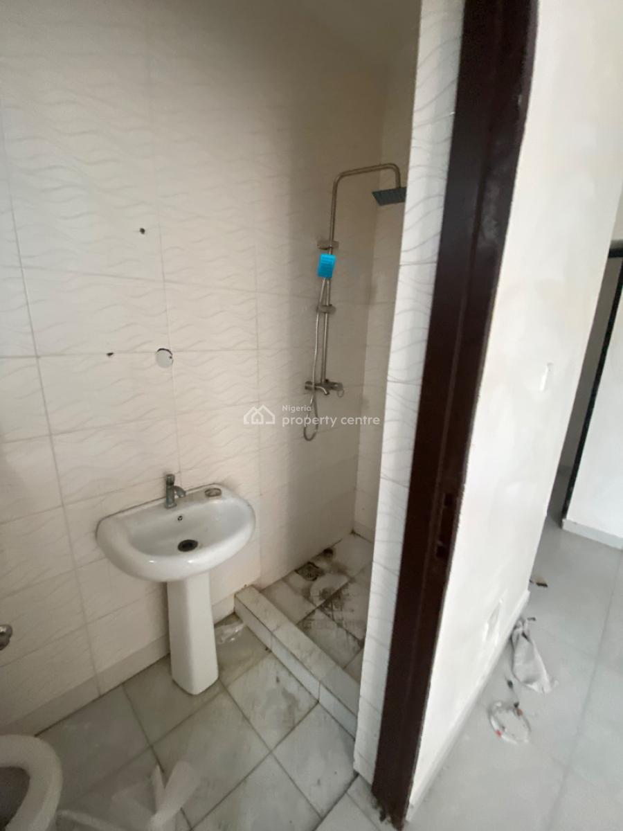 Luxury Standard Spacious 3 Bedroom Flat, Eleganza Toll Gate  in an Estate, Lekki, Lagos, Flat / Apartment for Rent