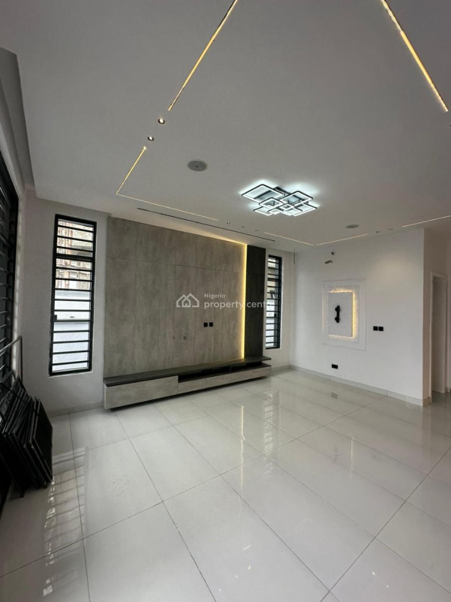 4 Bedrooms Semi-detached House with Bq, Ikota, Lekki, Lagos, Semi-detached Duplex for Sale
