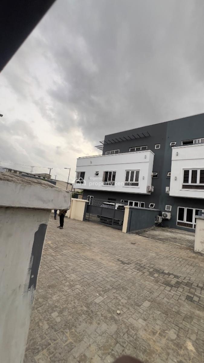 Newly Renovated 4bedroom Terrace with Bq, Orchard Estate, Sunview Street, Spg Road, Ologolo, Lekki Lagos., Ologolo, Lekki, Lagos, Terraced Duplex for Sale