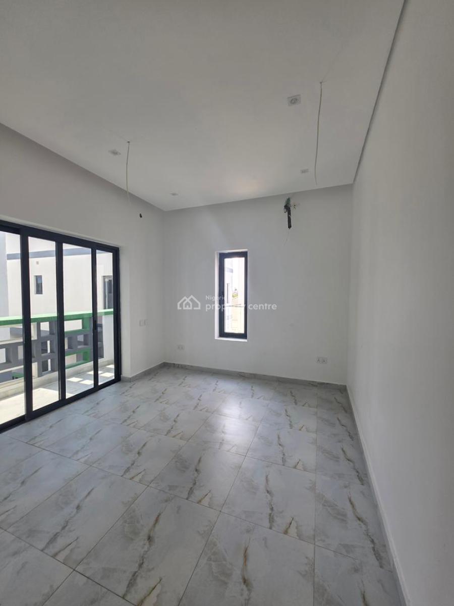 Spacious 4 Bedroom Apartment, Lekki Phase 1, Lekki, Lagos, Block of Flats for Sale