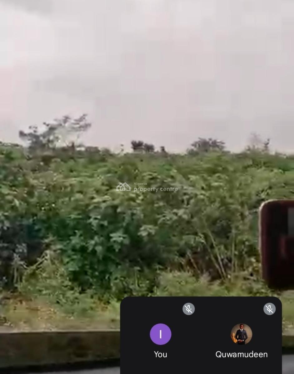 100acre of Land Along Lagos Ibadan Express Way, 100acre of Land Along Lagos Ibadan Express Way  20mins Drive From Ibad, Ibadan, Oyo, Mixed-use Land for Sale