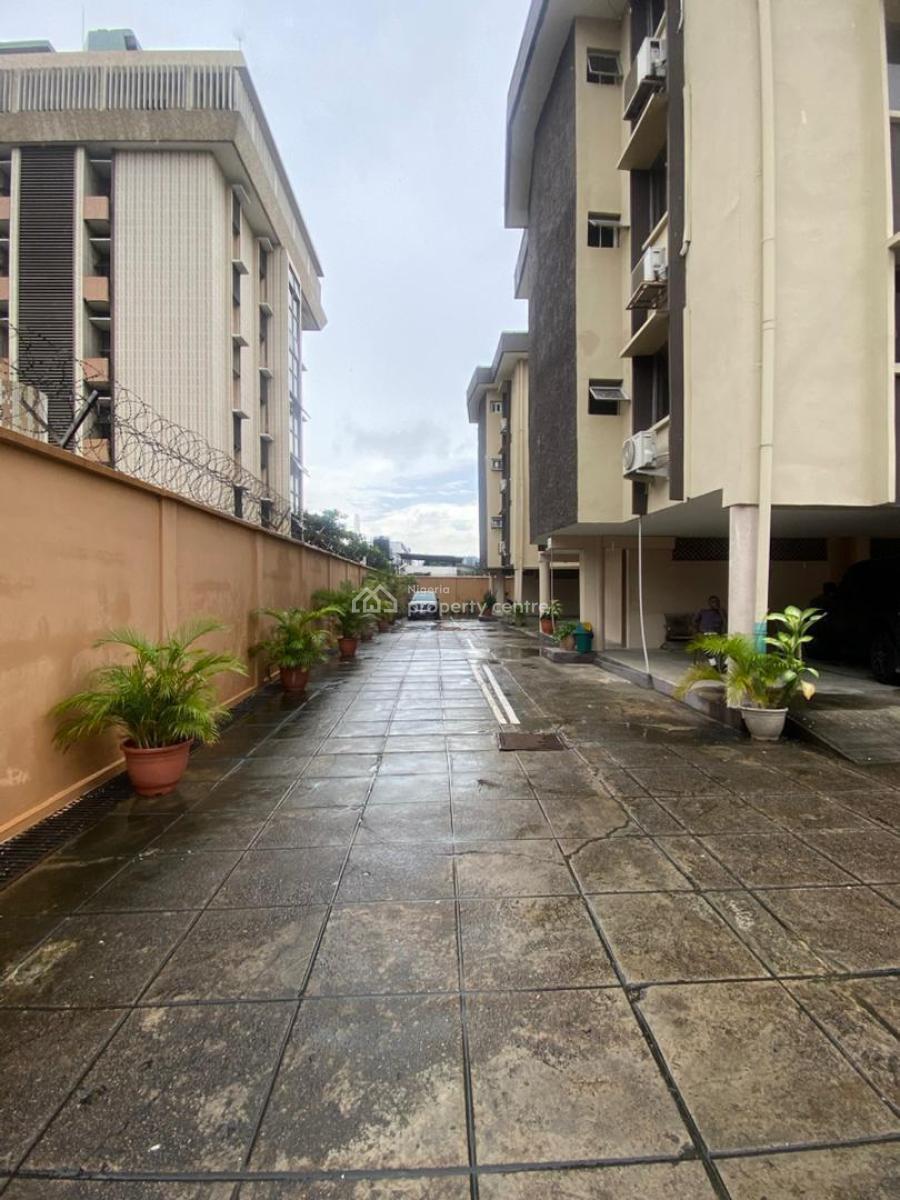 Spacious 4 Bedroom Flat, Victoria Island (vi), Lagos, Flat / Apartment for Rent