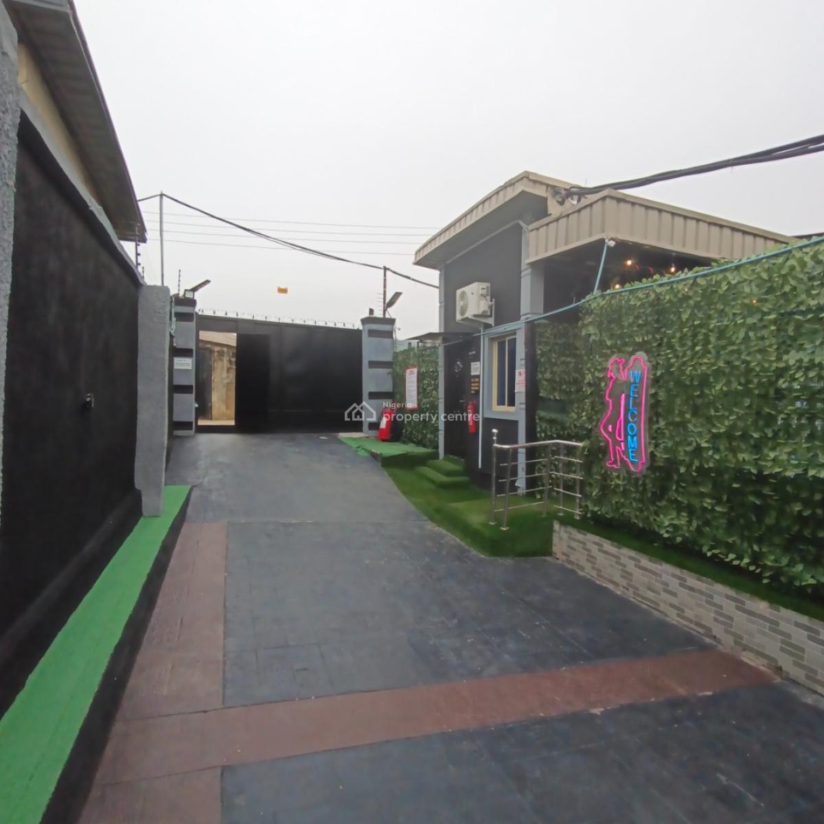Magnificent Service Apartment Facility, Short Drive From Arepo, By Mountain Top University, Magboro, Ogun, Hotel / Guest House for Rent