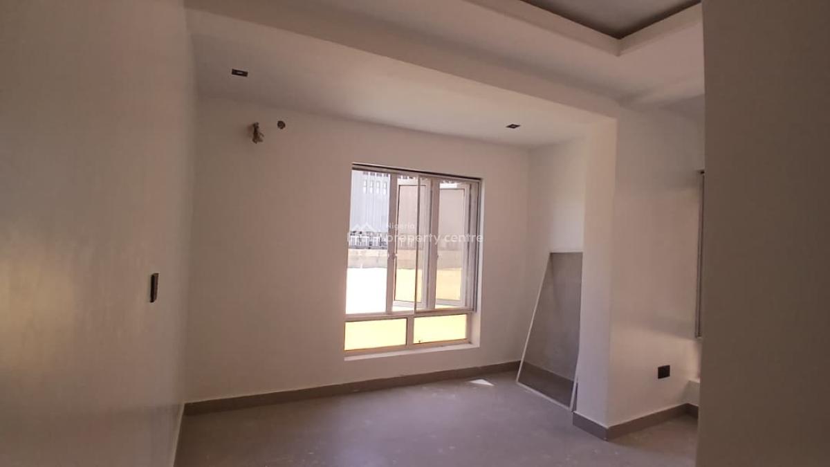(distress) Newly Built 3 Bedroom Apt Upstairs with Bq, in an Estate Off Freedom Way, Lekki Phase 1, Lekki, Lagos, Flat / Apartment for Sale