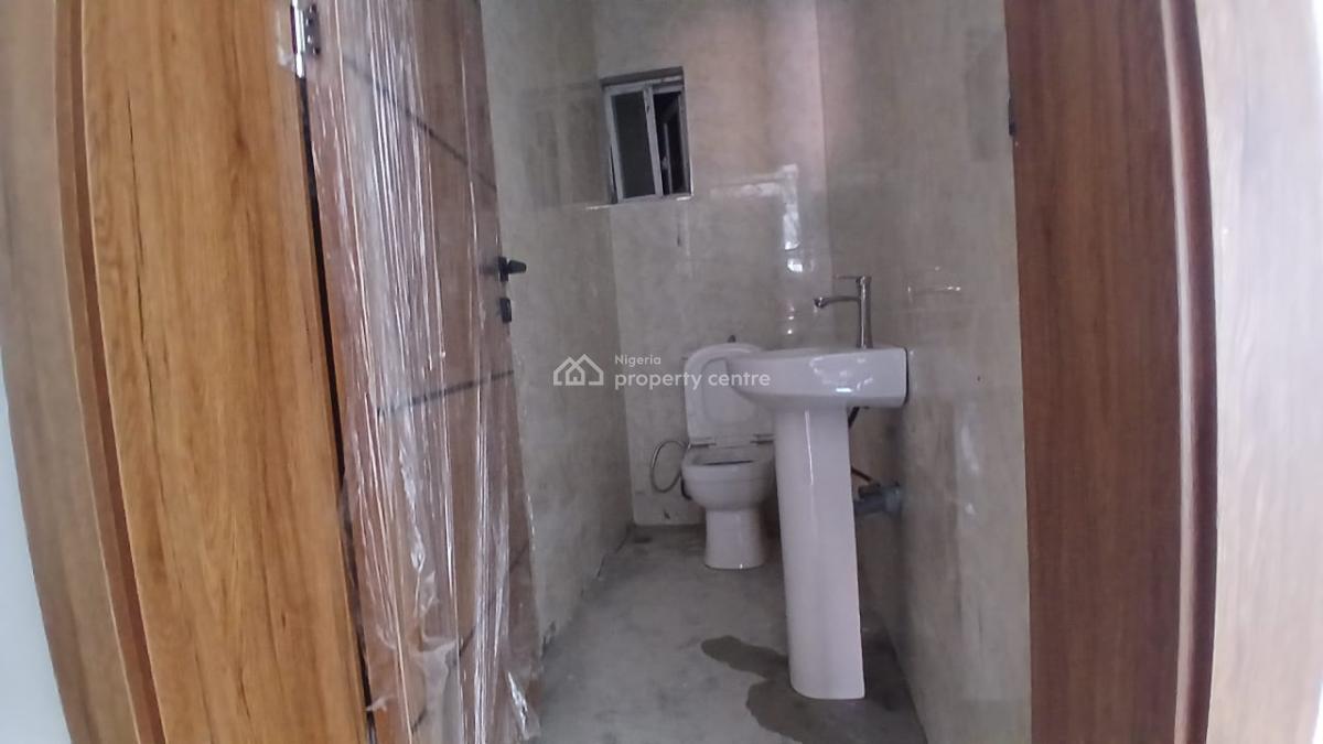 (distress) Newly Built 3 Bedroom Apt Upstairs with Bq, in an Estate Off Freedom Way, Lekki Phase 1, Lekki, Lagos, Flat / Apartment for Sale