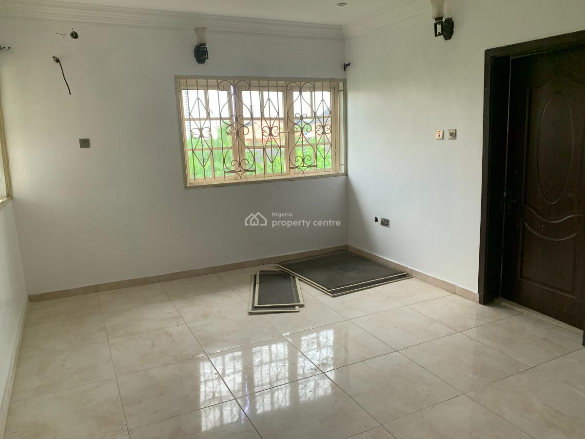 Luxury 3 Bedroom Upstairs with Jacuzzi, Abijo Gra, Ajah, Lagos, Flat / Apartment for Rent