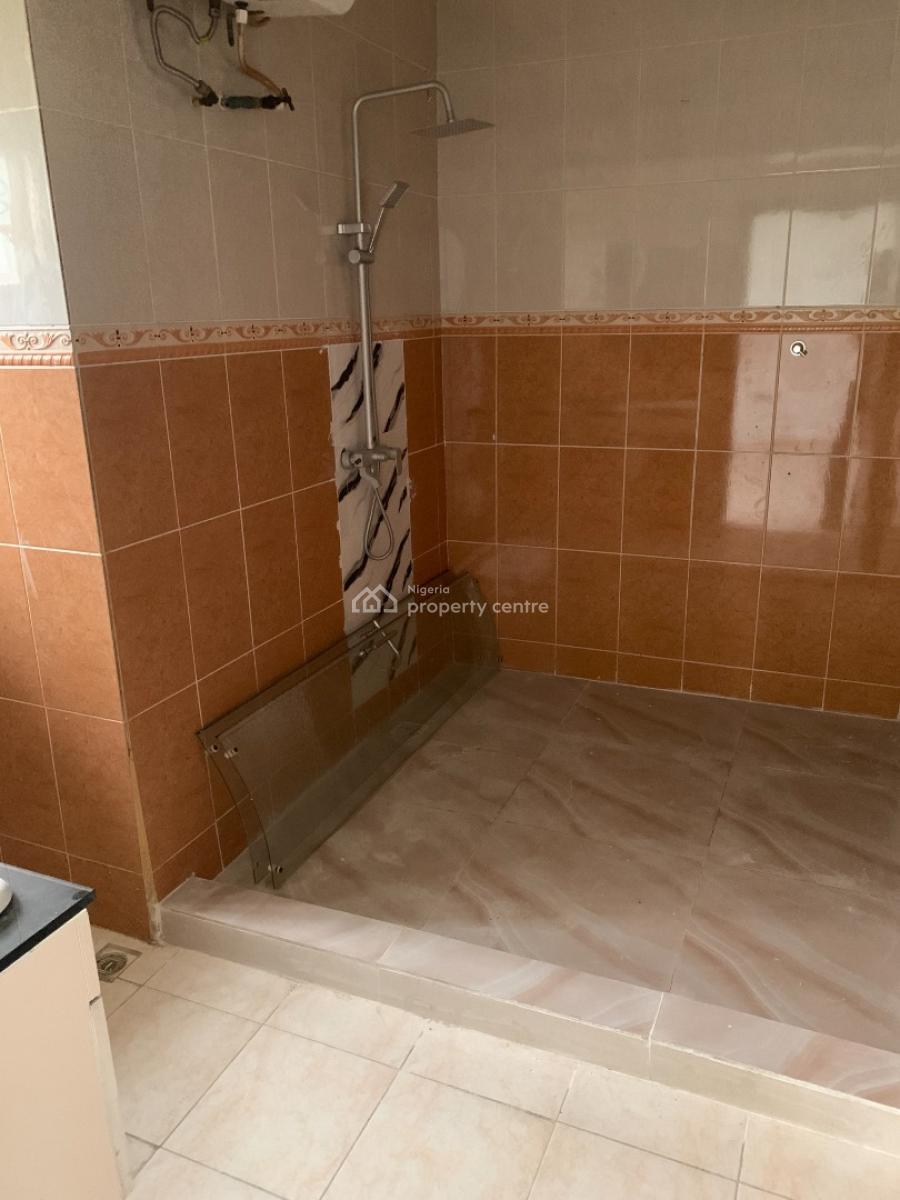 Luxury 3 Bedroom Upstairs with Jacuzzi, Abijo Gra, Ajah, Lagos, Flat / Apartment for Rent