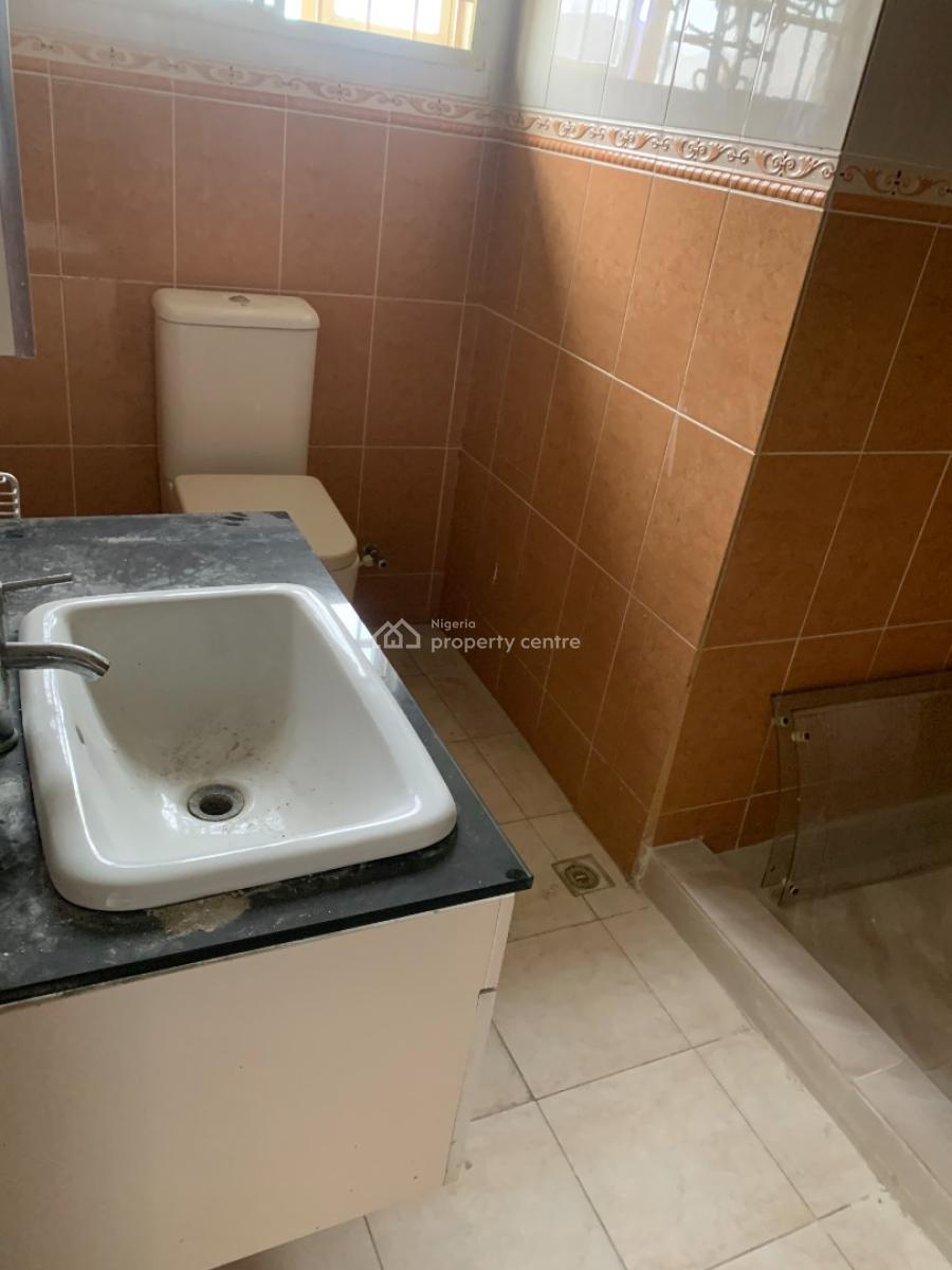 Luxury 3 Bedroom Upstairs with Jacuzzi, Abijo Gra, Ajah, Lagos, Flat / Apartment for Rent