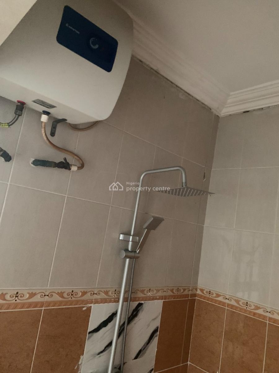 Luxury 3 Bedroom Upstairs with Jacuzzi, Abijo Gra, Ajah, Lagos, Flat / Apartment for Rent