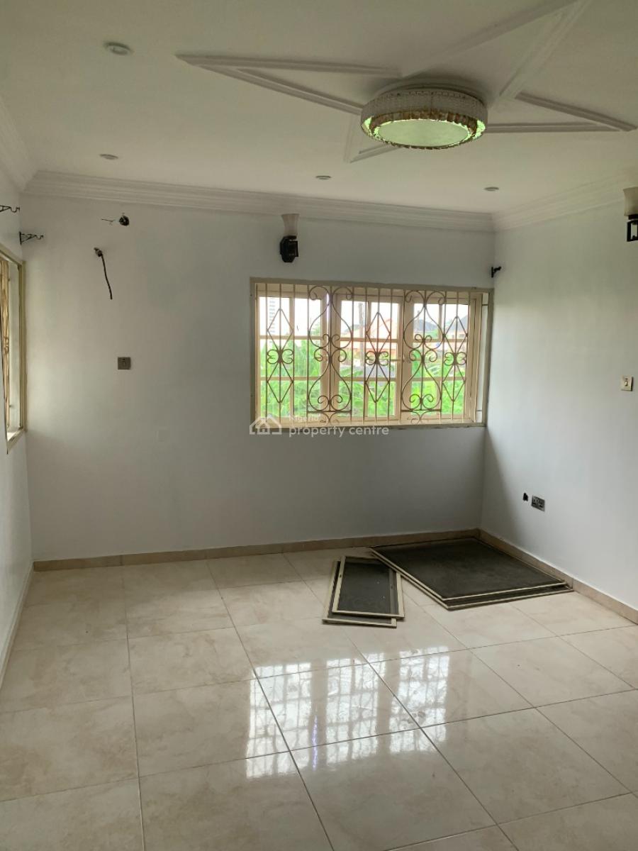 Luxury 3 Bedroom Upstairs with Jacuzzi, Abijo Gra, Ajah, Lagos, Flat / Apartment for Rent