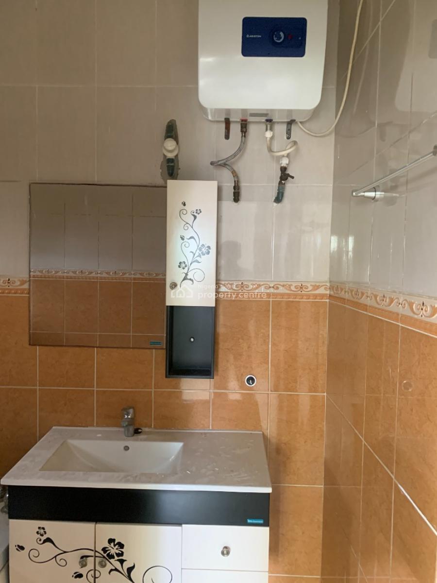 Luxury 3 Bedroom Upstairs with Jacuzzi, Abijo Gra, Ajah, Lagos, Flat / Apartment for Rent