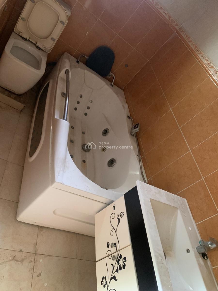 Luxury 3 Bedroom Upstairs with Jacuzzi, Abijo Gra, Ajah, Lagos, Flat / Apartment for Rent