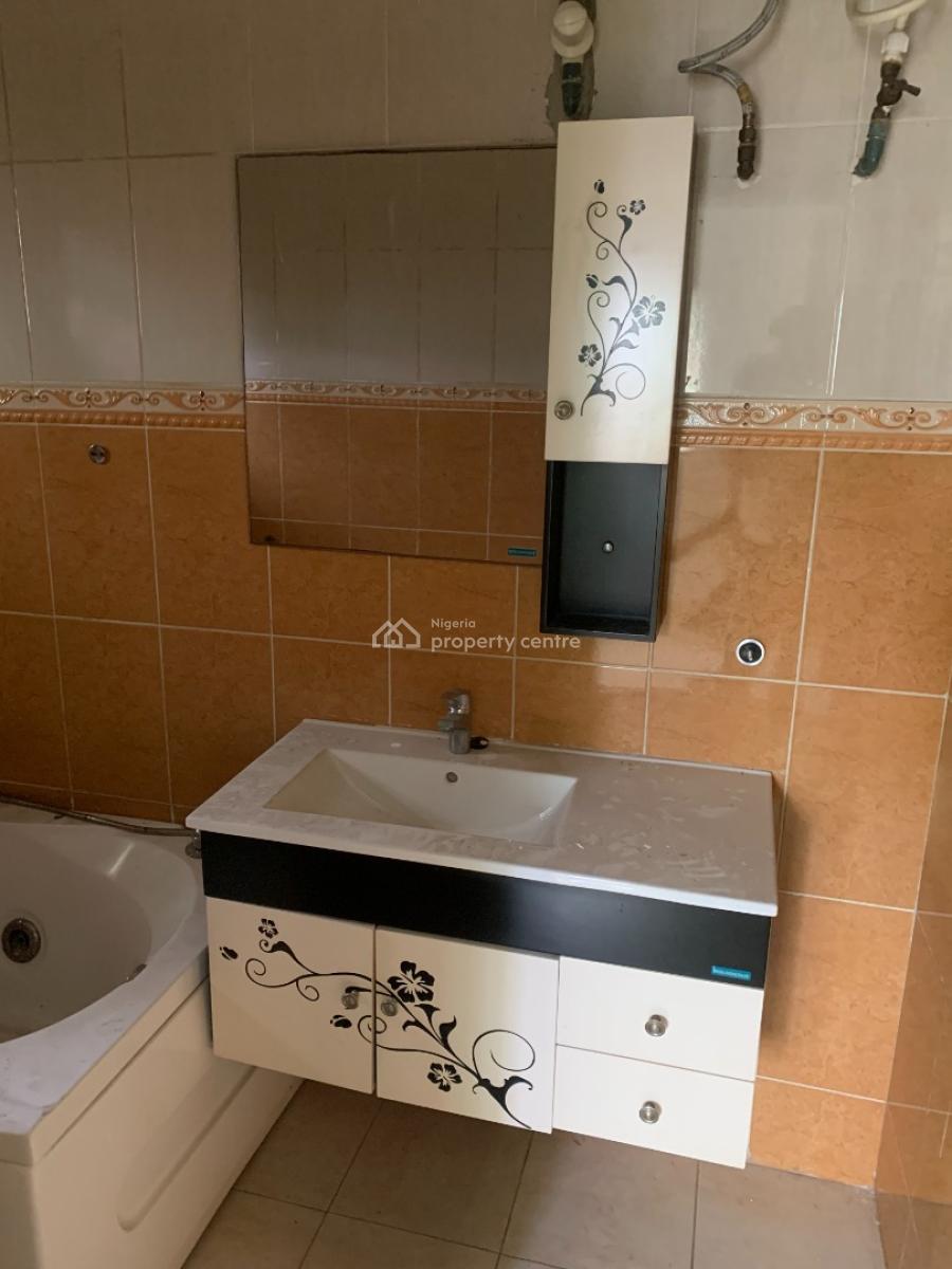 Luxury 3 Bedroom Upstairs with Jacuzzi, Abijo Gra, Ajah, Lagos, Flat / Apartment for Rent