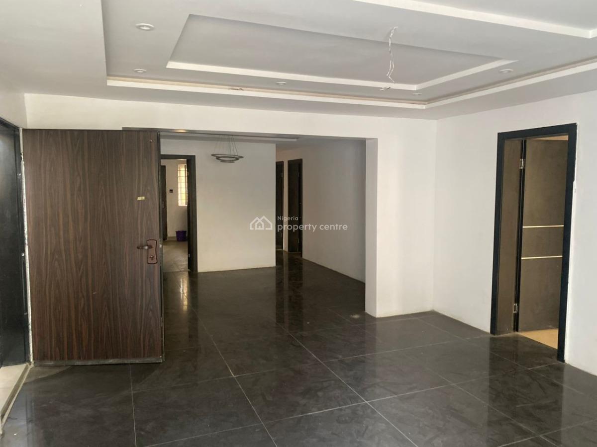 Luxury 3-bedroom Apartment with Bq  - ₦265m Distress Price, Admiralty Way Lekki Phase 1, Lekki Phase 1, Lekki, Lagos, Flat / Apartment for Sale