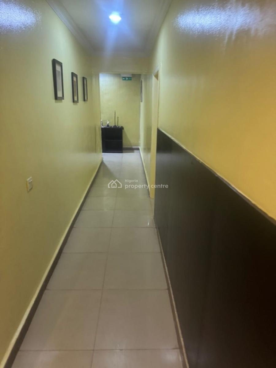 Functional 16-room Hotel Building Sitting on Approximately 1000sqm of, Sinari Daranijo Street, Victoria Island (vi), Lagos, Hotel / Guest House for Sale