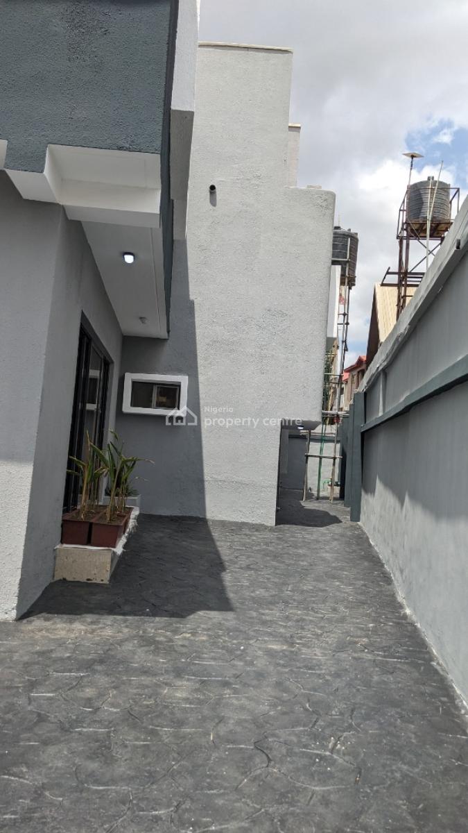 Luxury & Well-spacious 5-bedroom Semi-detached Duplex, Maryland, Lagos, Semi-detached Duplex for Sale