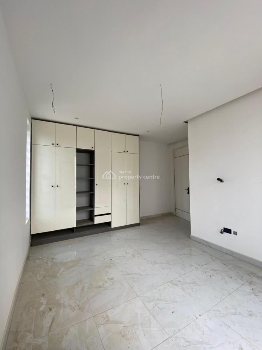 Spacious,3 Bedroom Apartment with Elevator, Gym & S/pool, Lekki Phase 1, Lekki, Lagos, Block of Flats for Sale