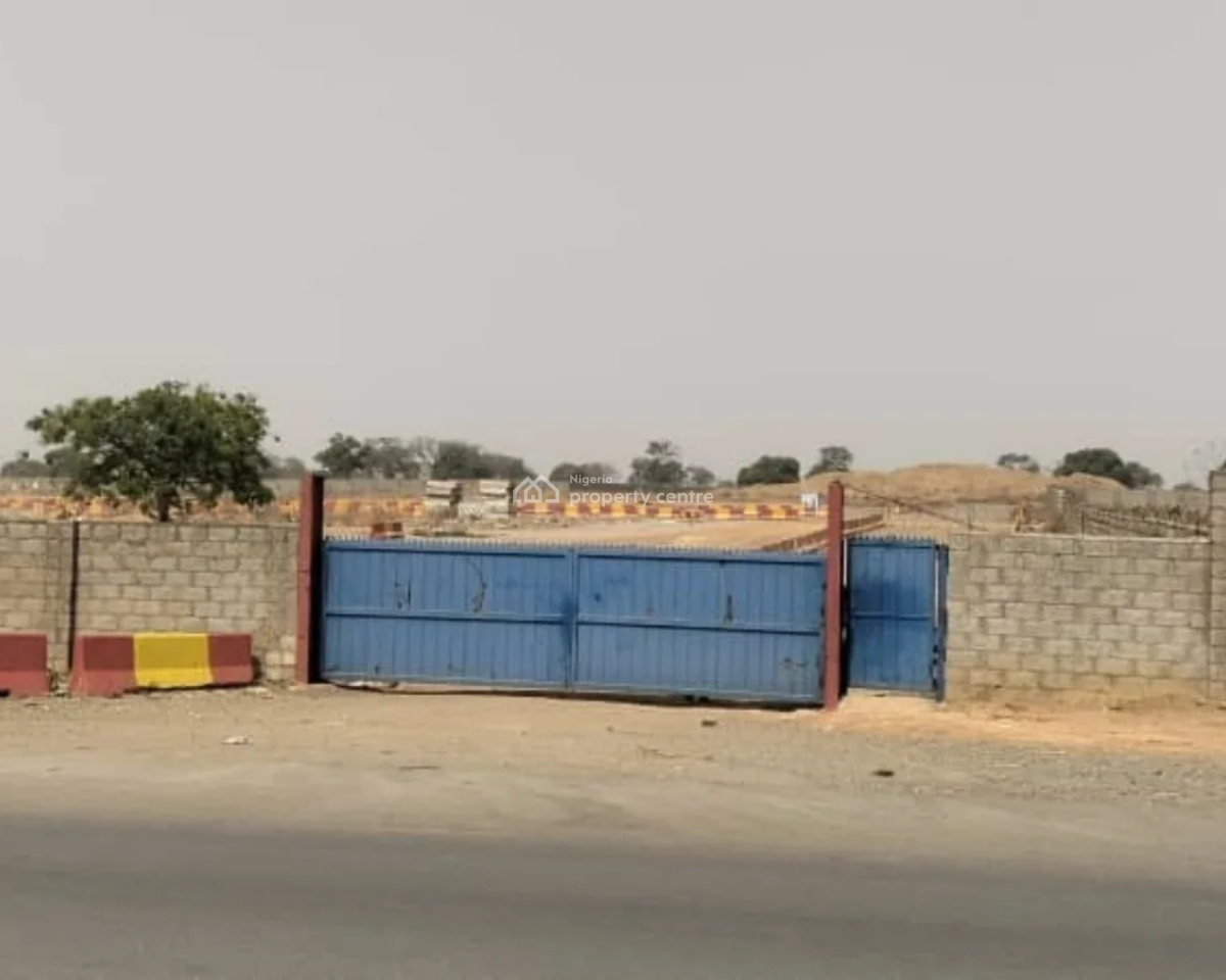 Massive 10.51 Hectares Bare Land Along The Expressway, Kagarko, Kagarko, Kaduna, Commercial Land for Sale