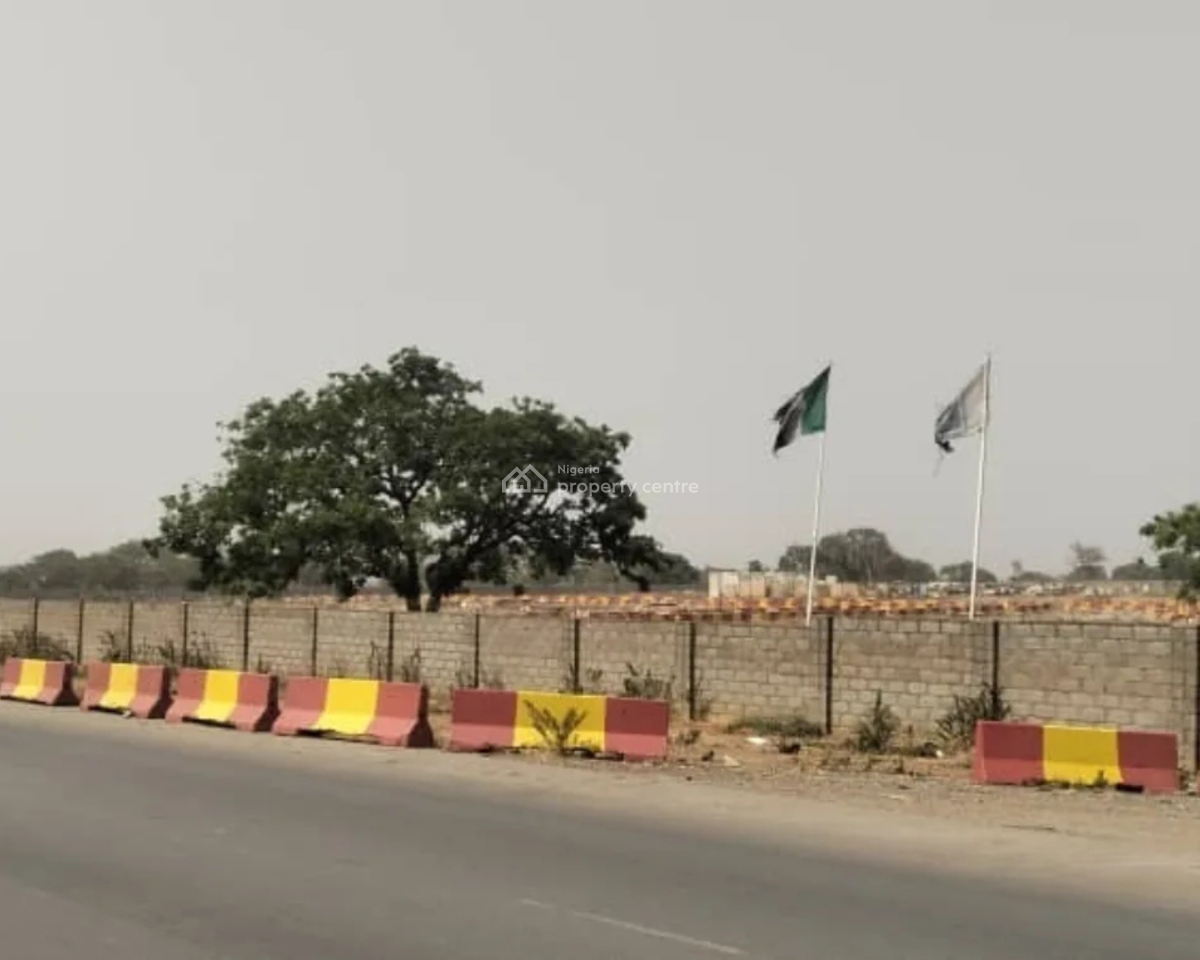 Massive 10.51 Hectares Bare Land Along The Expressway, Kagarko, Kagarko, Kaduna, Commercial Land for Sale