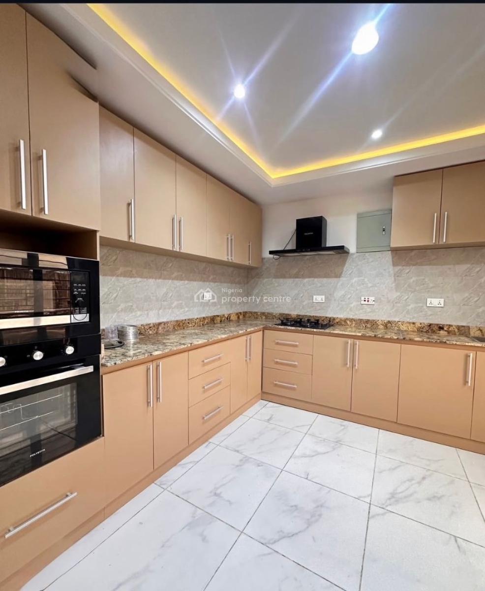Luxury Maissonete on Last Floor, Lekki Phase 1, Lekki, Lagos, Flat / Apartment for Rent