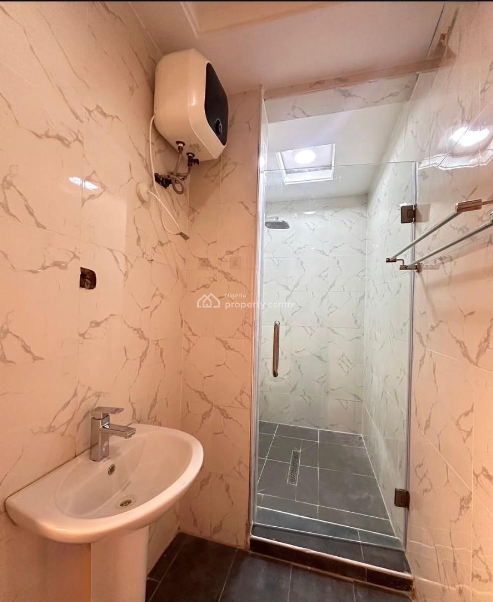 Luxury Maissonete on Last Floor, Lekki Phase 1, Lekki, Lagos, Flat / Apartment for Rent