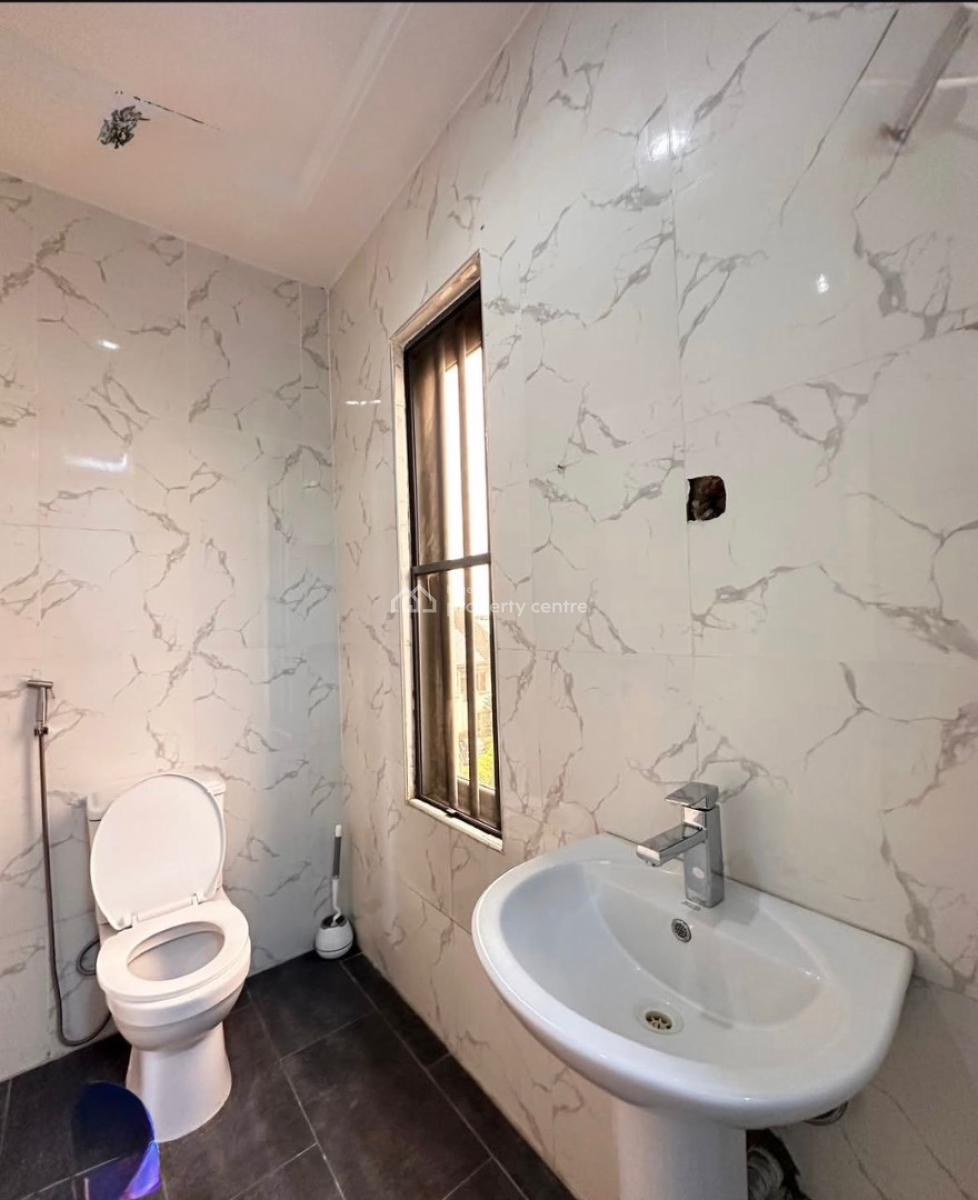 Luxury Maissonete on Last Floor, Lekki Phase 1, Lekki, Lagos, Flat / Apartment for Rent
