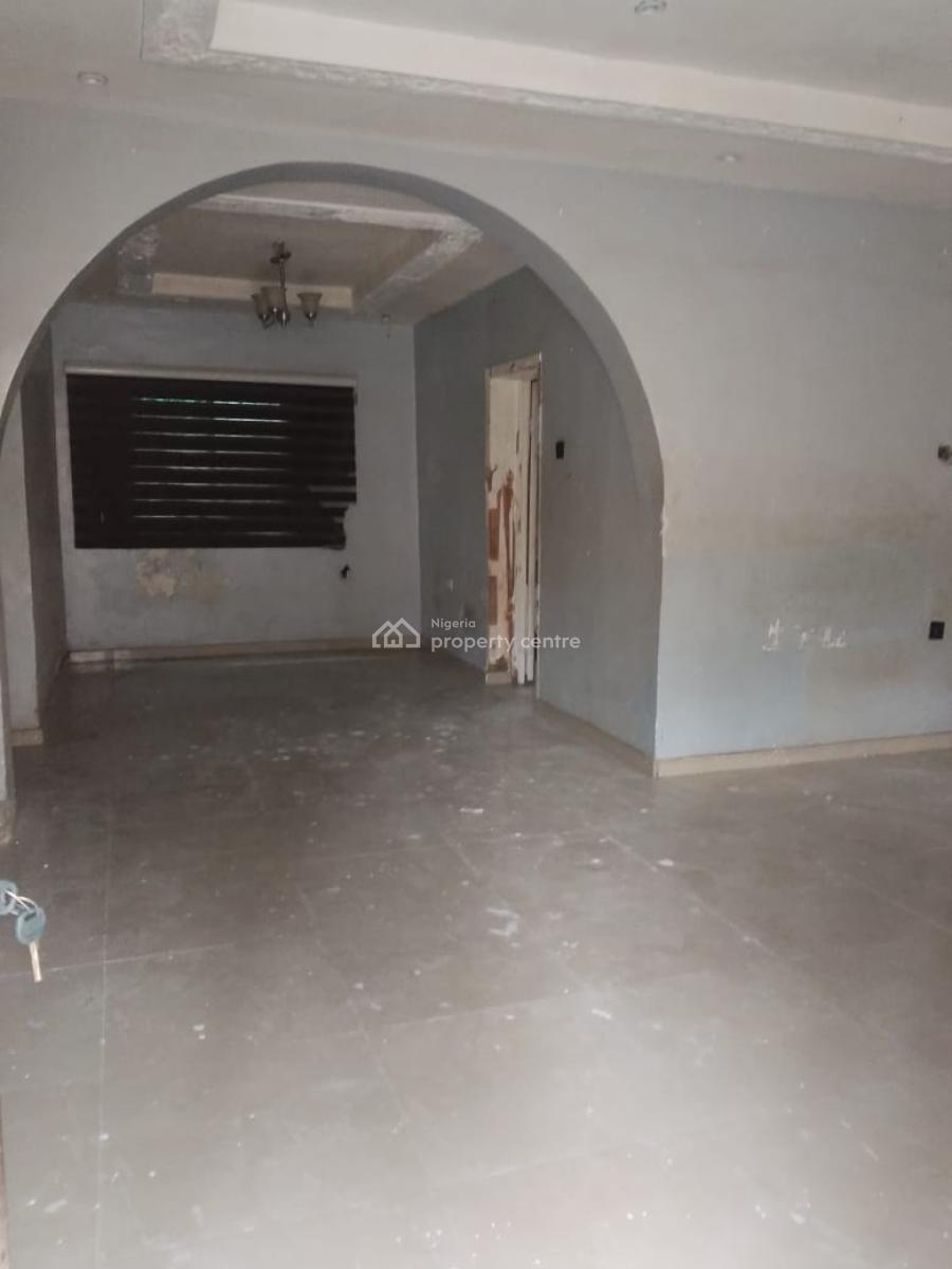 Spacious 4 Bedroom Duplex, Video Available Upon Request, Off Montgomery Road., Sabo, Yaba, Lagos, Flat / Apartment for Rent