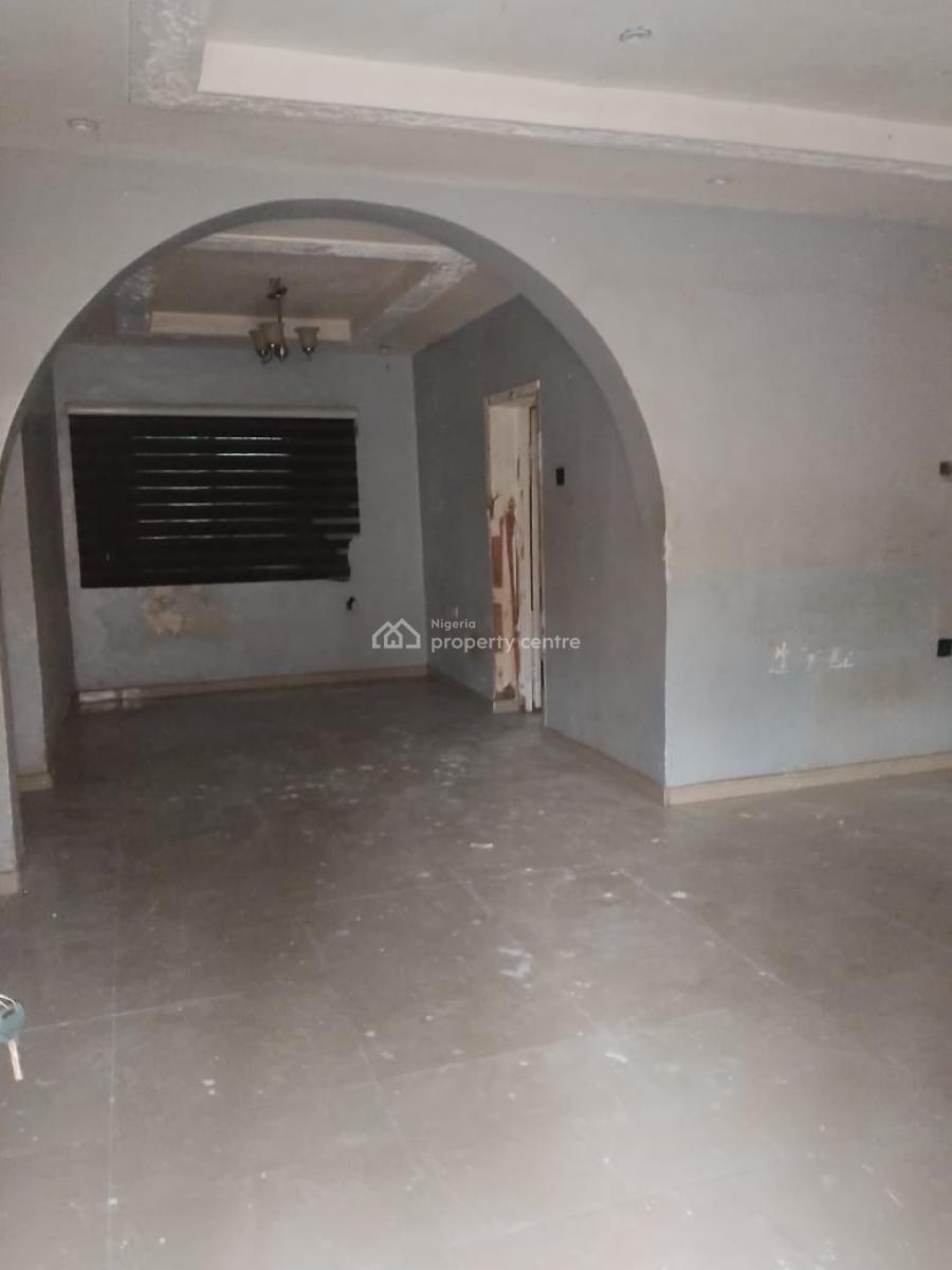 Spacious 4 Bedroom Duplex, Video Available Upon Request, Off Montgomery Road., Sabo, Yaba, Lagos, Flat / Apartment for Rent