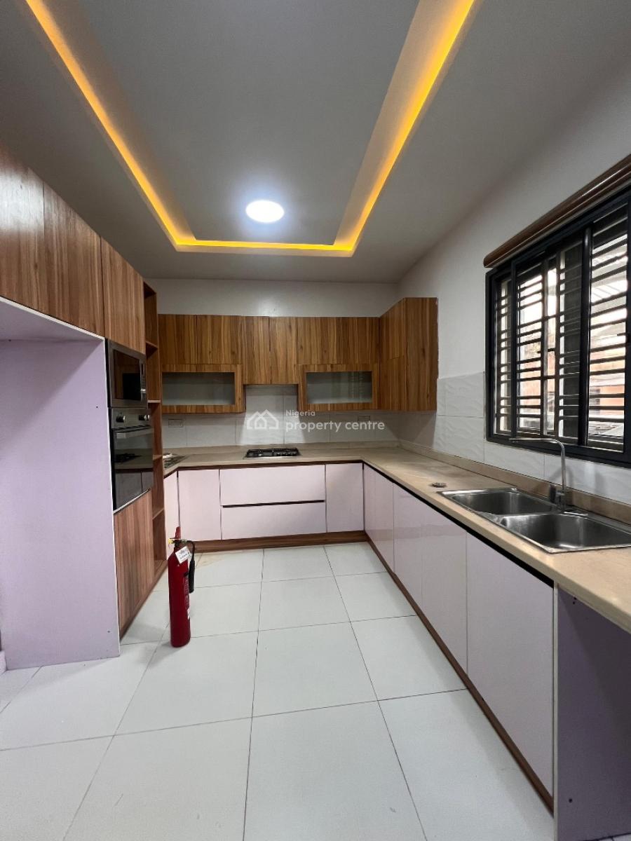 Distress: 4 Bedroom Terrace Duplex with Bq in a Serene Estate, Distress Sale: 4 Bedroom Terrace Duplex with Bq in a Serene Estate, Ikate, Lekki, Lagos, Terraced Duplex for Sale
