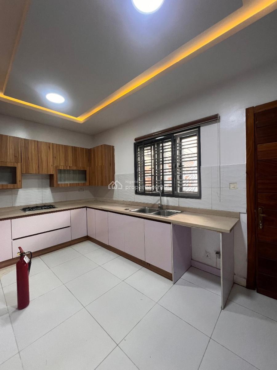 Distress: 4 Bedroom Terrace Duplex with Bq in a Serene Estate, Distress Sale: 4 Bedroom Terrace Duplex with Bq in a Serene Estate, Ikate, Lekki, Lagos, Terraced Duplex for Sale