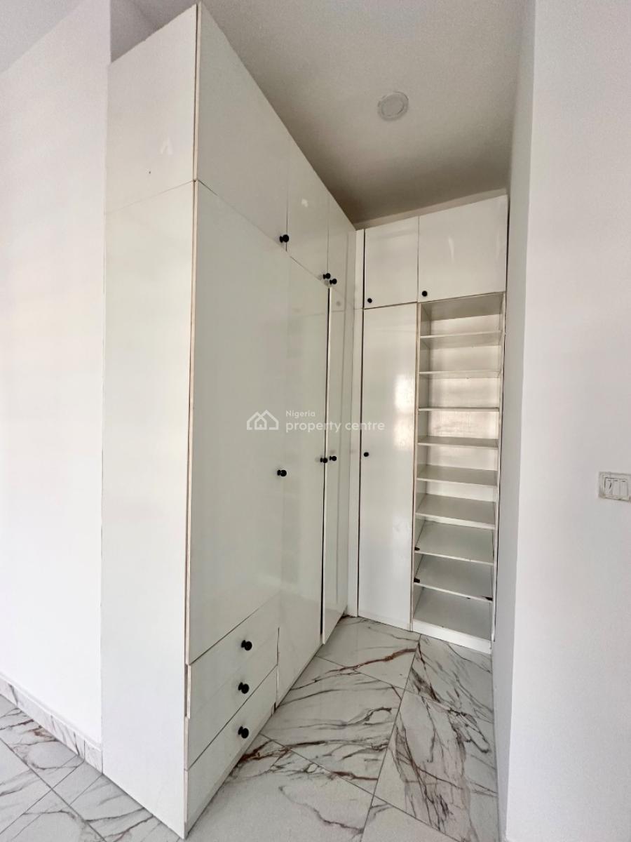 a Masters Room in Shared Apartment., Canal West Estate., Osapa, Lekki, Lagos, Semi-detached Duplex for Rent