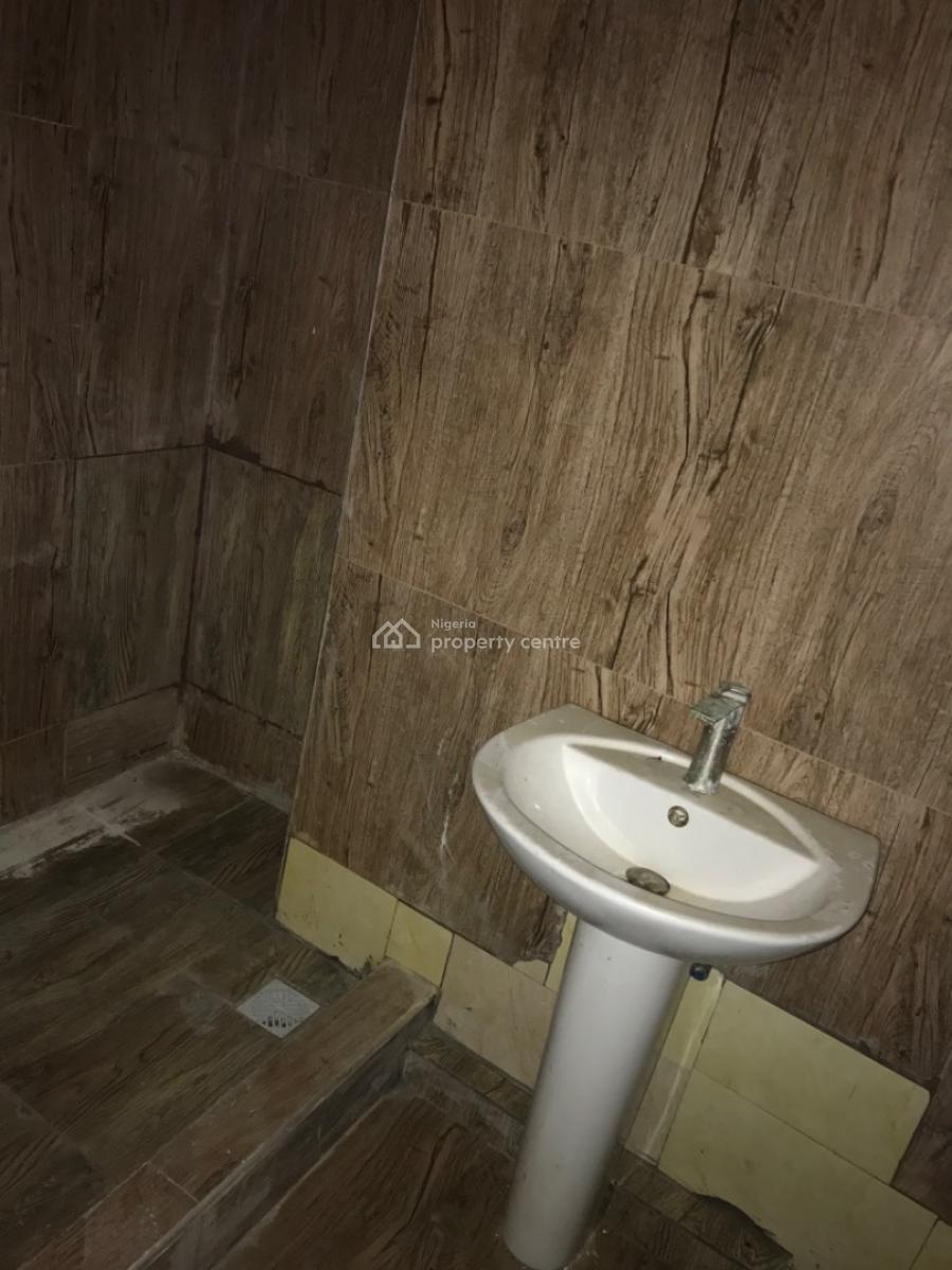 a Modern 2 Bedroom Apartment at Lekki Phase 1., Cyberville Estate, Ikate., Lekki Phase 1, Lekki, Lagos, Flat / Apartment for Rent