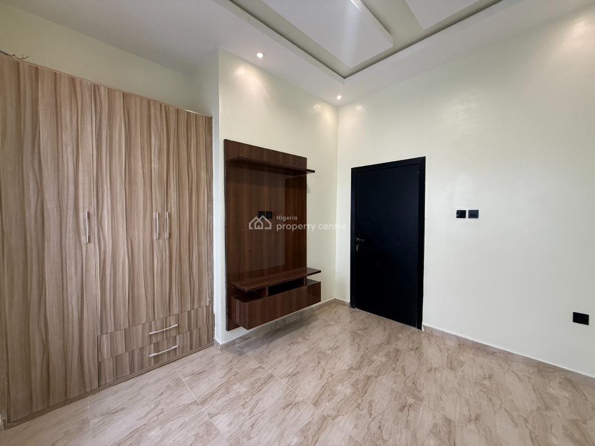 5 Bedroom Detached  Available, Osapa, Lekki, Lagos, Detached Duplex for Sale