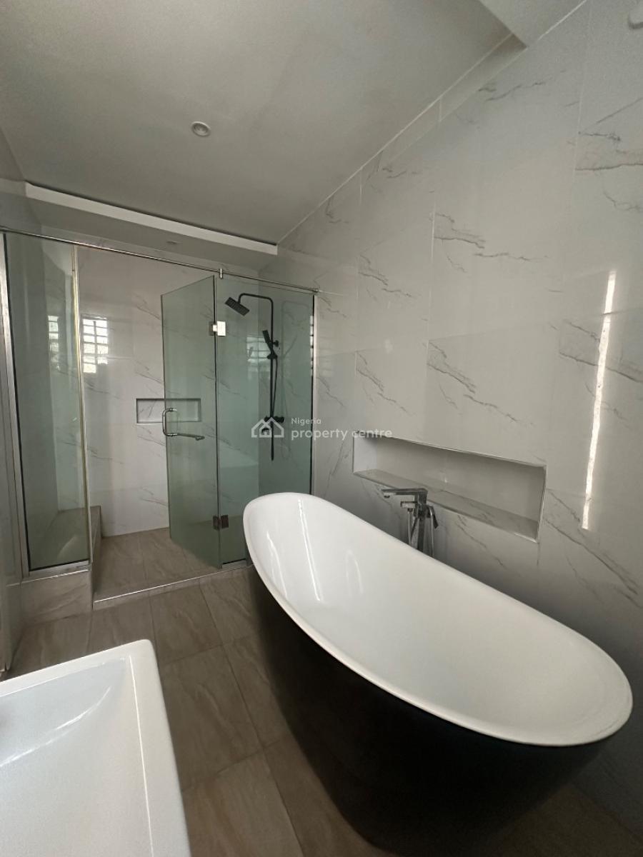 Spacious 3 Bedroom Apartment (upstairs), Ilasan, Lekki, Lagos, Flat / Apartment for Rent