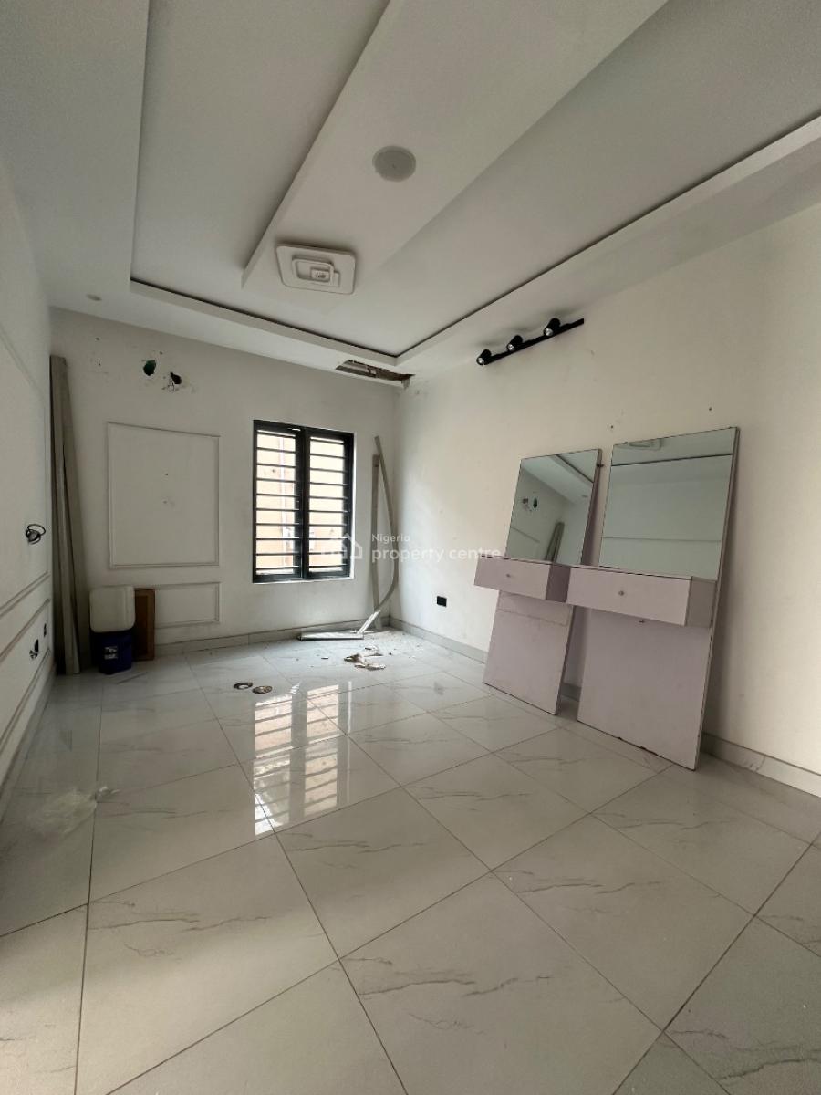 Spacious 3 Bedroom Apartment (upstairs), Ilasan, Lekki, Lagos, Flat / Apartment for Rent