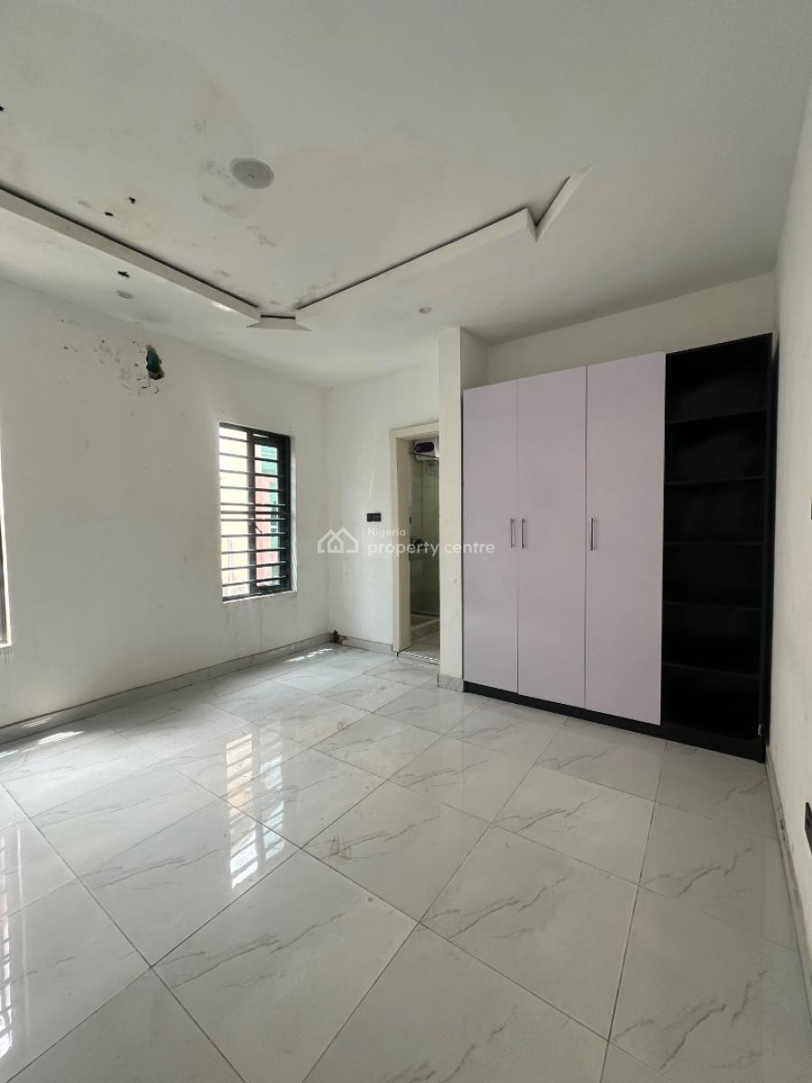 Spacious 3 Bedroom Apartment (upstairs), Ilasan, Lekki, Lagos, Flat / Apartment for Rent